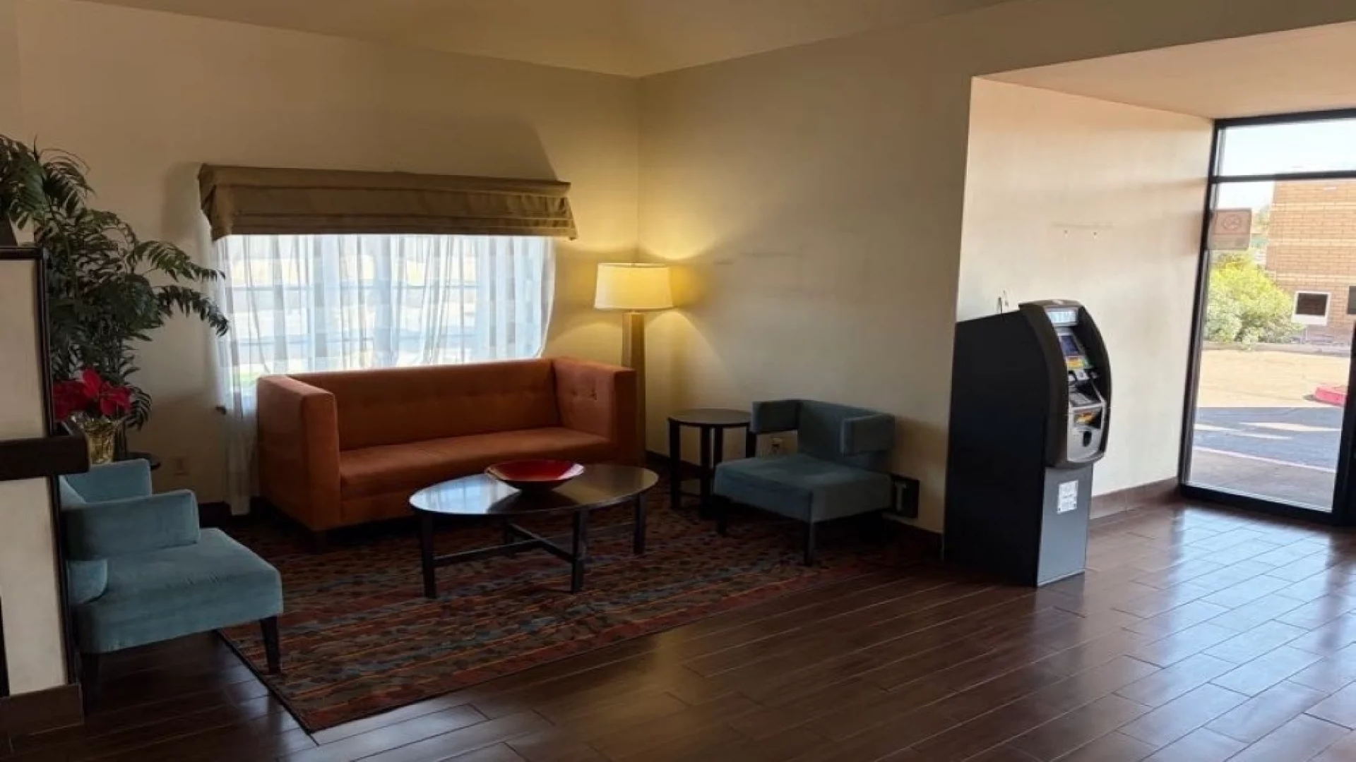 Sky Harbor Airport Inn Slider 1