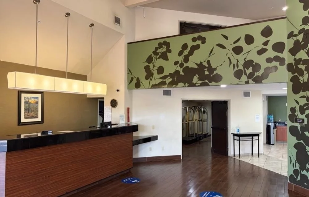 Sky Harbor Airport Inn-About-Img